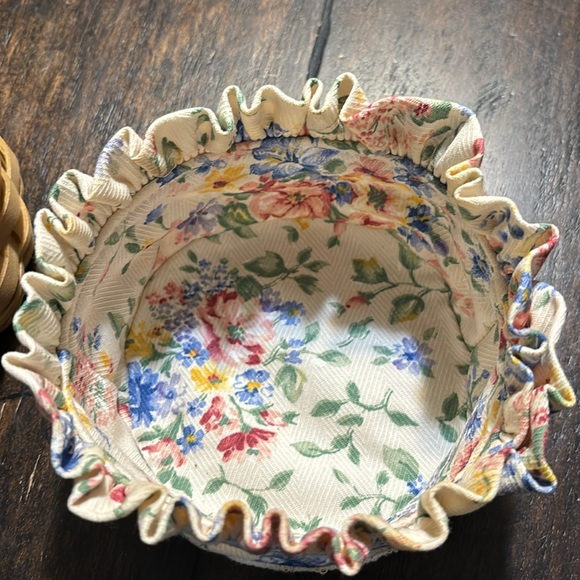 Authentic Longaberger Basket with Sweet Floral Fabric Liner!  Like New! 💐 - Picture 8 of 12
